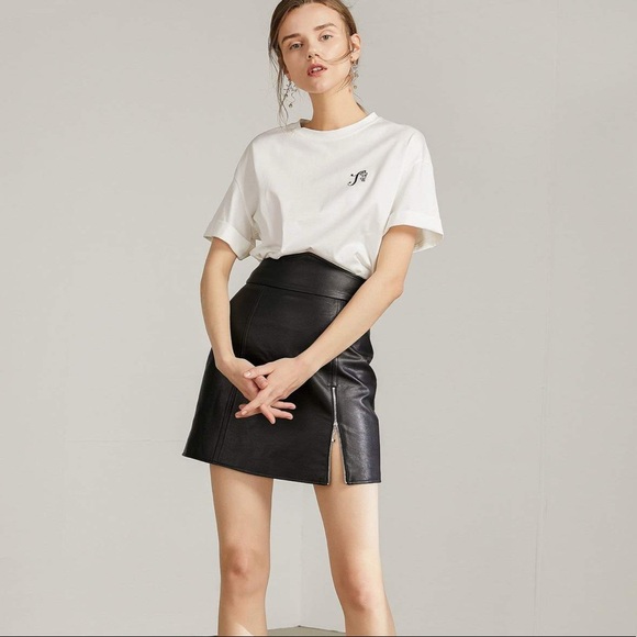 Black Side Zip Leather Mini Skirt - Picture 3 of 8